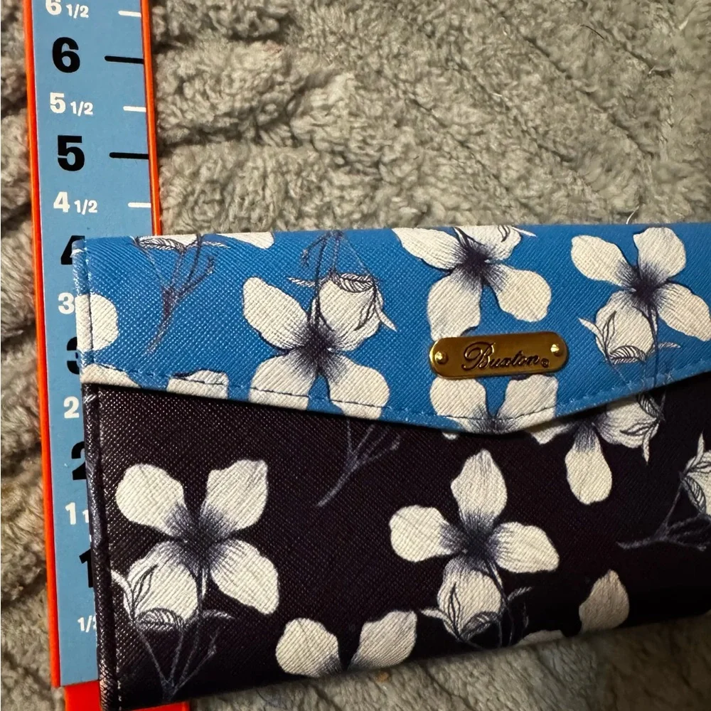 LIKE NEW BUXTON WALLET - Picture 5 of 8